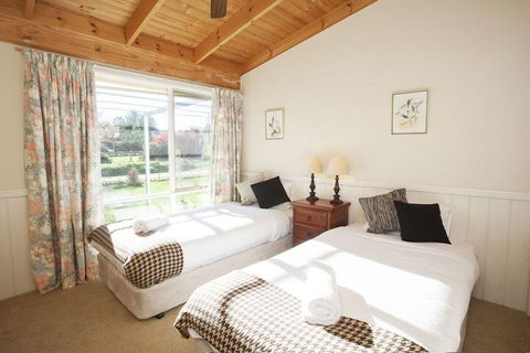 Beechworth Cedar Cottages - Accommodation Cairns 4