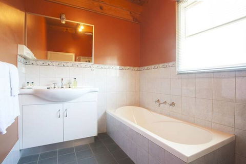 Beechworth Cedar Cottages - Accommodation Cairns 5