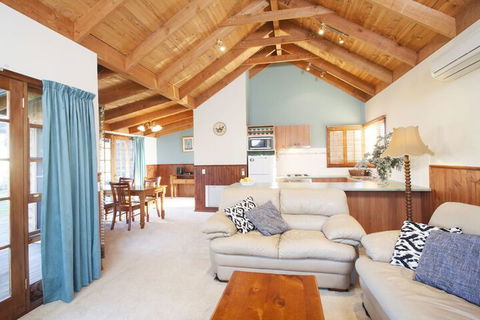 Beechworth Cedar Cottages - Accommodation Cairns 1