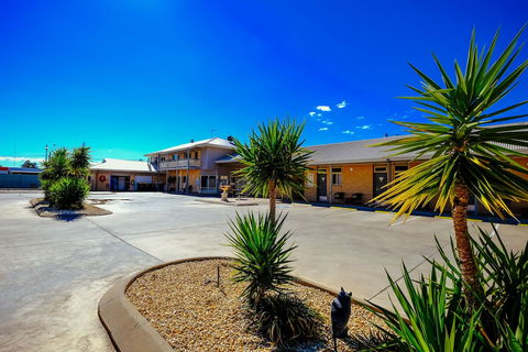 Club Motor Inn - Accommodation Cairns 1