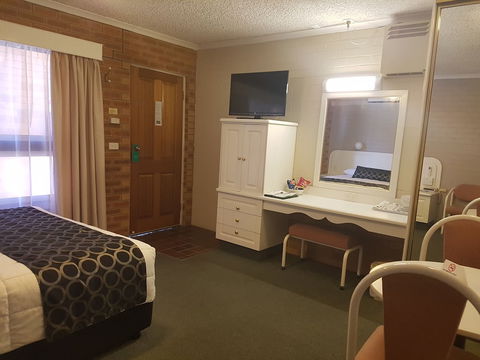 Cousins Motor Inn - Accommodation Cairns 4