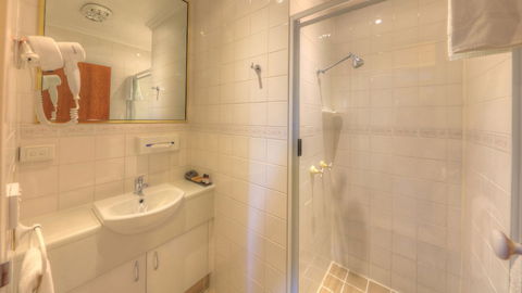 Cousins Motor Inn - Accommodation Cairns 2