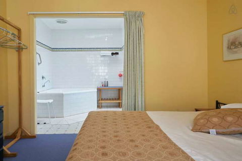Cottages For Two - Accommodation Cairns 7