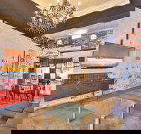 Indulge Apartments - Eighth Street - Accommodation Cairns
