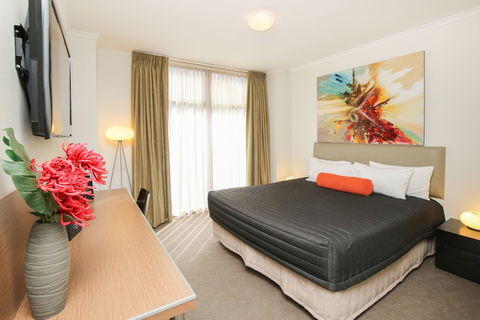 Indulge Apartments - Ontario - Accommodation Cairns 4