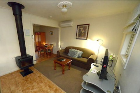 Riesling Trail & Clare Valley Cottages - Accommodation Cairns 5