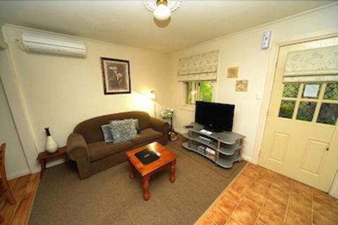 Riesling Trail & Clare Valley Cottages - Accommodation Cairns 3