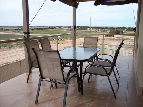 Relax On Par - Accommodation Cairns 1