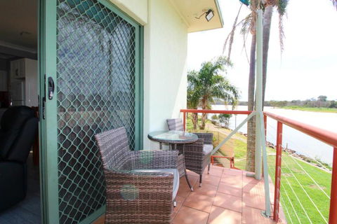 Beachfront 6 25 Willow Street - Accommodation Cairns 2