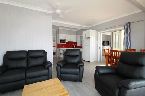 Beachfront 6 25 Willow Street - Accommodation Cairns 5
