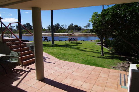 Beachfront 2 25 Willow Street - Accommodation Cairns 6