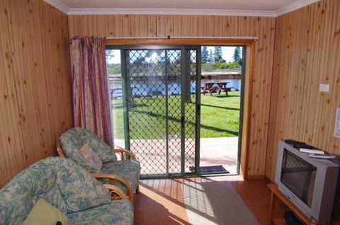Beachfront 5 25 Willow Street - Accommodation Cairns 1
