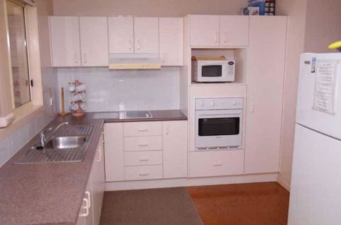 Bellhaven 2 17 Willow Street - Accommodation Cairns 6
