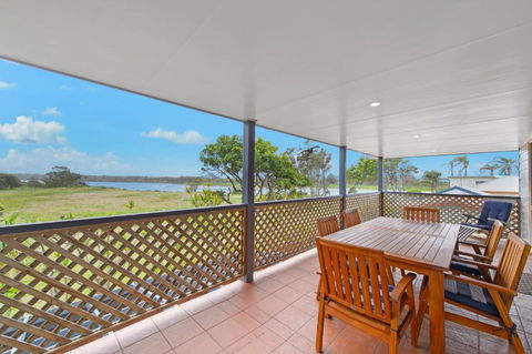 Bellhaven 2 17 Willow Street - Accommodation Cairns 3