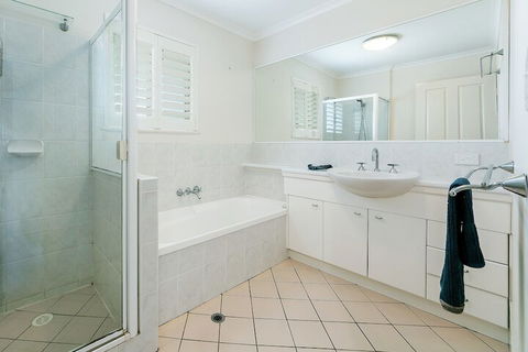 Redcliffe Peninsula Penthouse - Accommodation Cairns 7