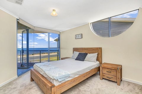Sail Away - Accommodation Cairns 2
