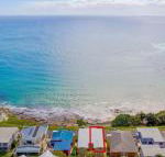 Avalon 4 right across the road from convent beach uninterrupted views - Accommodation Cairns