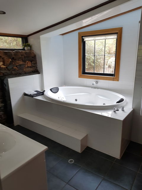 William Hunts Retreat Cypress Studio - Accommodation Cairns 5