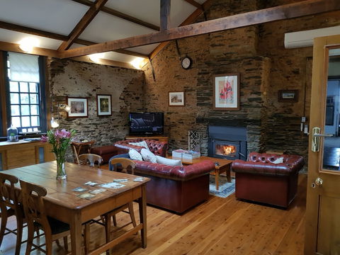 William Hunts Retreat Cypress Studio - Accommodation Cairns 1