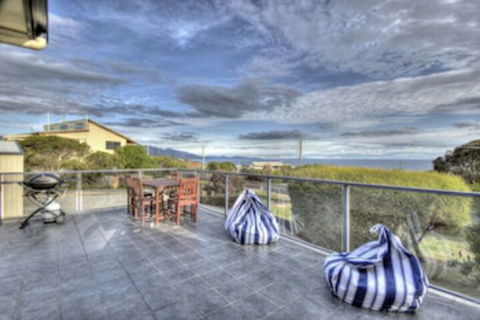 Blue Waves - Accommodation Cairns 0