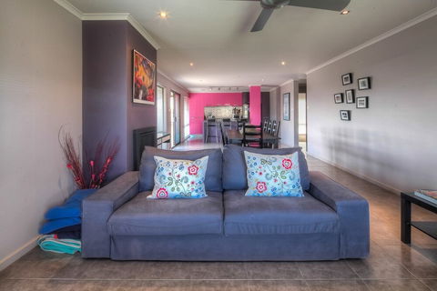 Birdland - Accommodation Cairns 5