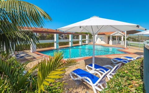 Breakers 1/10 - Accommodation Cairns 1