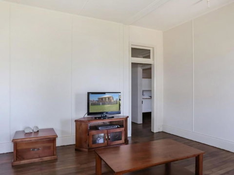 Yamba Pilot Cottage 1 Pets Welcome Close To Beach - Accommodation Cairns 2