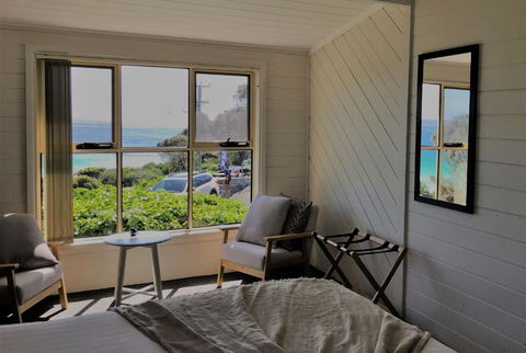 BURGESS COTTAGE King Bed For Couples - Accommodation Cairns 2