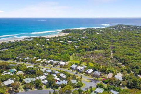 33 George Nothling Drive - Accommodation Cairns 2