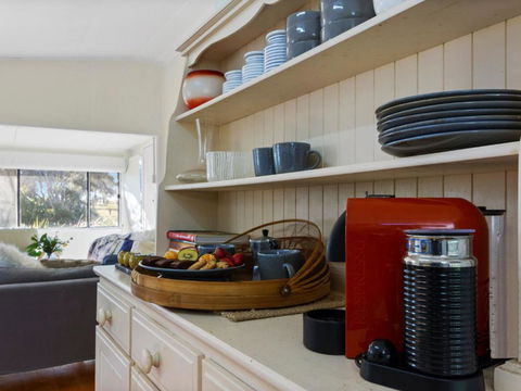 Between 2 Beaches Comfortable Private Sanctuary - Accommodation Cairns 4