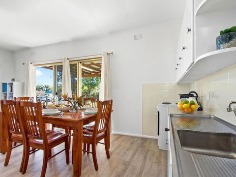Beach Escape At Currarong Basic Family Accommodation - Accommodation Cairns 1