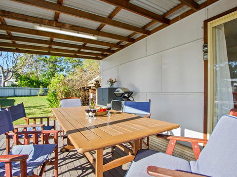 Beach Escape At Currarong Basic Family Accommodation - Accommodation Cairns 4