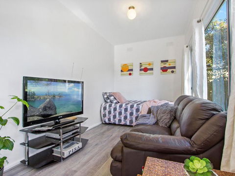 Beach Escape At Currarong Basic Family Accommodation - Accommodation Cairns 5