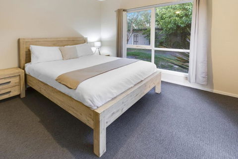 Bluff View River House Stunning Riverfront - Accommodation Cairns 7