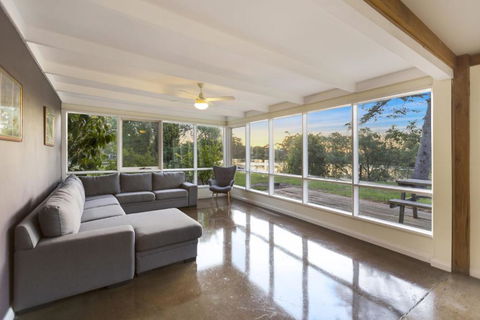 Bluff View River House Stunning Riverfront - Accommodation Cairns 6