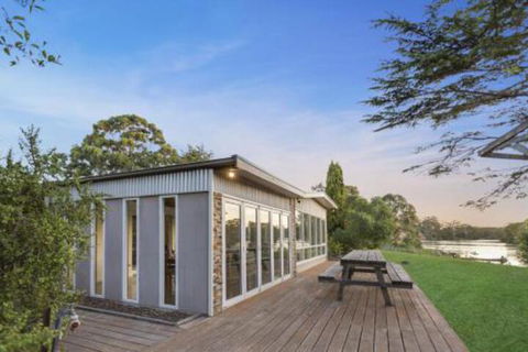 Bluff View River House Stunning Riverfront - Accommodation Cairns 0