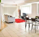 Beachside 4 with Airconditioning  Spa Bath - Accommodation Cairns