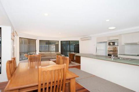 Seachange Foxtel Netflix WiFi - Accommodation Cairns 2