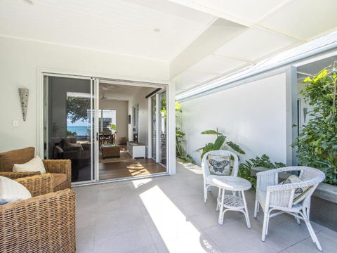 Reflections Topaz Villa - Accommodation Cairns 5