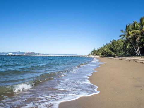 Reflections Topaz Villa - Accommodation Cairns 3