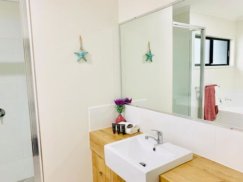 AIRLIE BEACH Delight. Hop Skip Jump To Everything - Accommodation Cairns 2