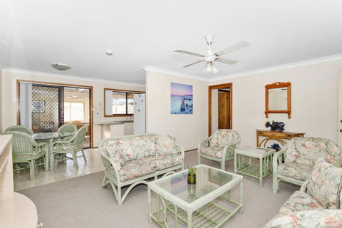 Powell 1A - Accommodation Cairns 2