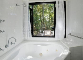 Tiona Palms Holiday Park - Accommodation Cairns 2