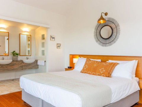 EAST COAST ESCAPES Lighthouse Studio - Accommodation Cairns 7