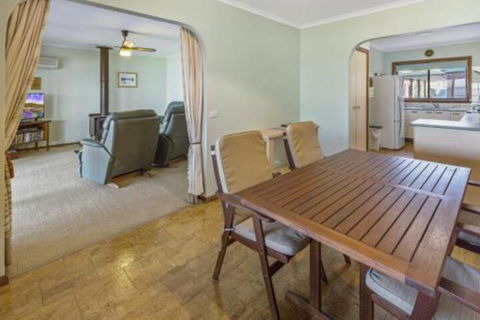Eagle Point Getaway Waterfront Serenity! - Accommodation Cairns 5