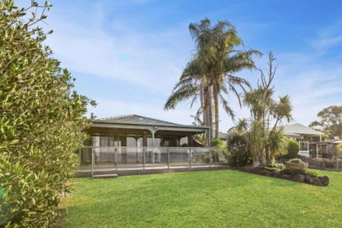Eagle Point Getaway Waterfront Serenity! - Accommodation Cairns 6