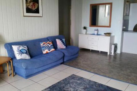 By The Sea Unit 3 13 Esplanade Kings Beach - Accommodation Cairns 2