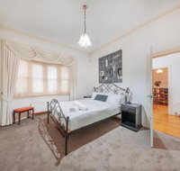 Camberwell Bright  Camberwell 5Bedder 2Bath Huge Classy Family home - Accommodation Cairns