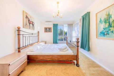 Doncaster Beautiful 4 Bedder+ Walking To Westfield - Accommodation Cairns 0