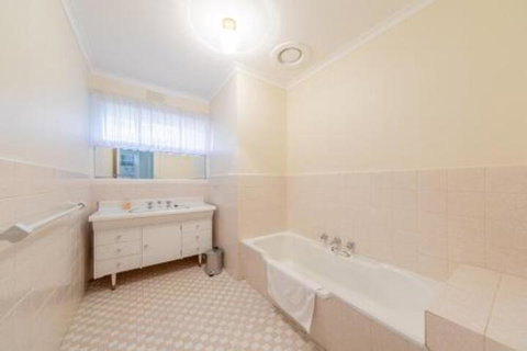 Doncaster Beautiful 4 Bedder+ Walking To Westfield - Accommodation Cairns 6